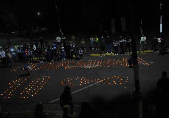 Relatores Gimnasia iluminó la noche del Bosque platense en homenaje a