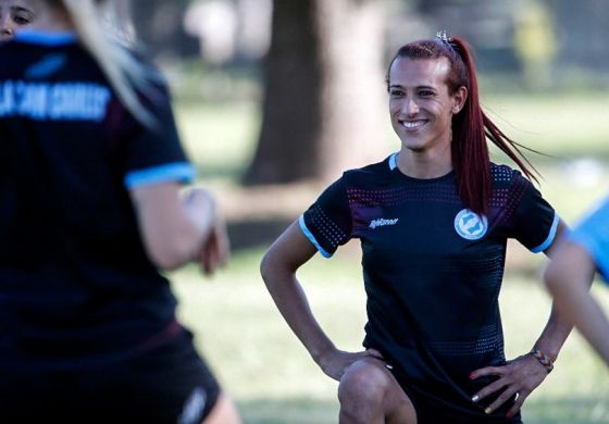 Despidieron a una jugadora de fútbol de UAI Urquiza y denuncian  discriminación de género