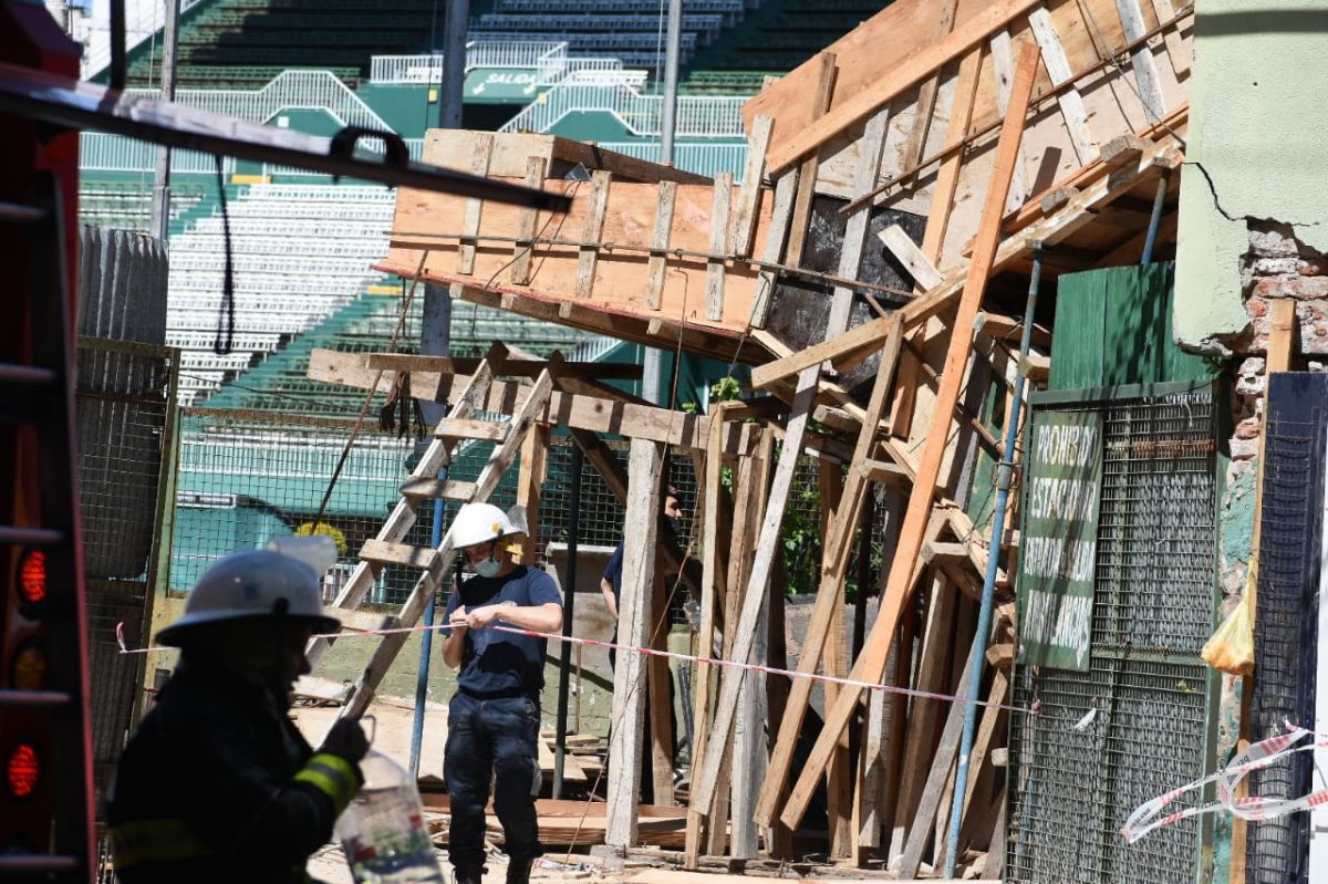 Derrumbe en el estadio de Ferro: seis trabajadores sufrieron