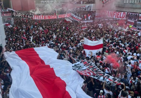 Banderazo de hinchas y jugadores de River: por la hazaña contra Atlético Mineiro