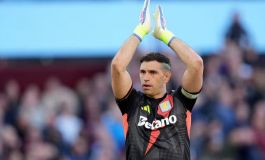 Dibu Martínez, cada vez más cerca del Manchester United