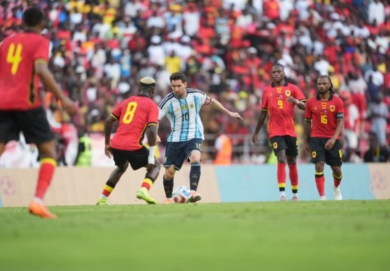 Argentina logró un cómodo 2-0 ante Angola en Luanda