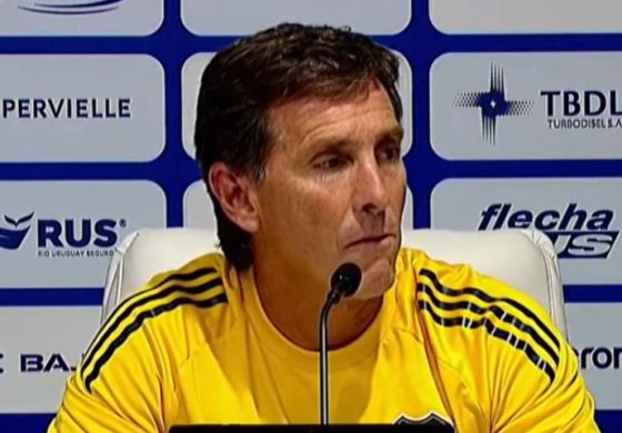 Claudio Úbeda realizó una autocrítica pública en conferencia de prensa