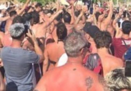 Cientos de hinchas de Lanús protagonizaron un banderazo en Barra de Tijuca