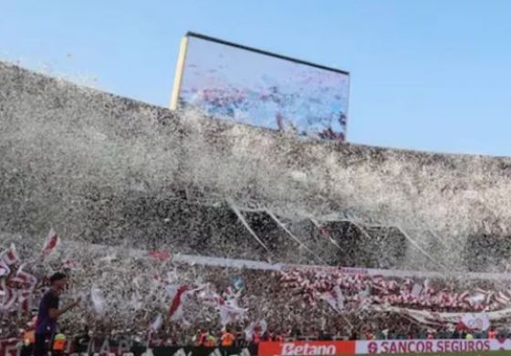 Insólito: prohibieron la suelta de papelitos en los estadios de la Ciudad se Buenos Aires