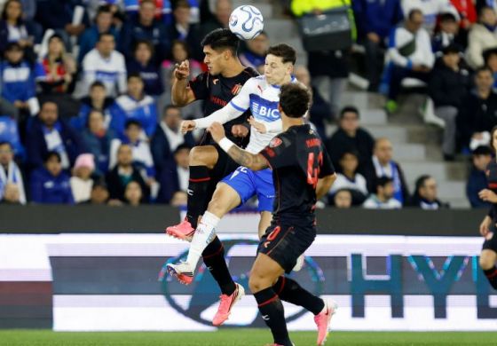 Estudiantes goleó 3-0 a Universidad Católica y se metió en cuartos de la Libertadores